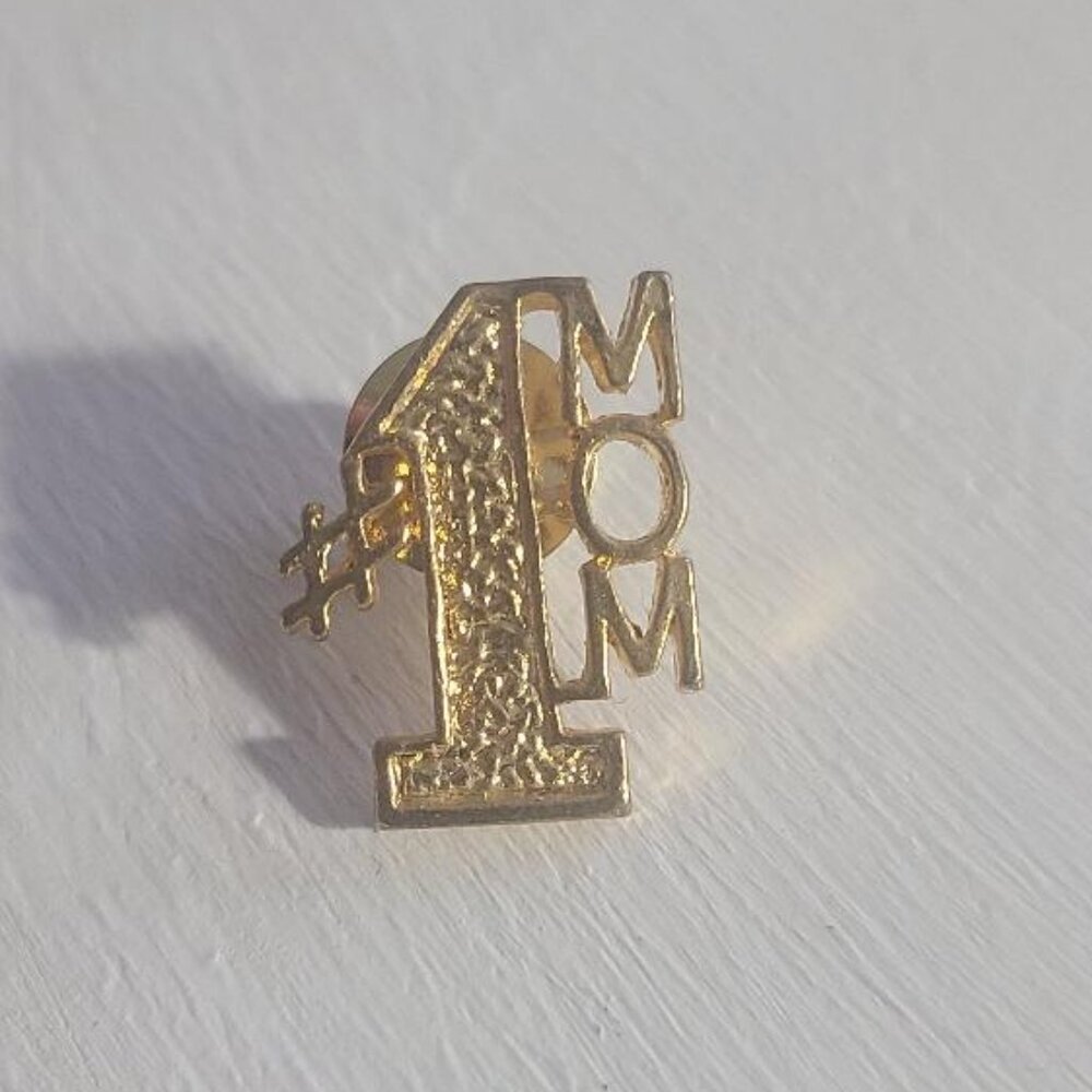 Number One #1 Mom Vintage Lapel Pin Brooch